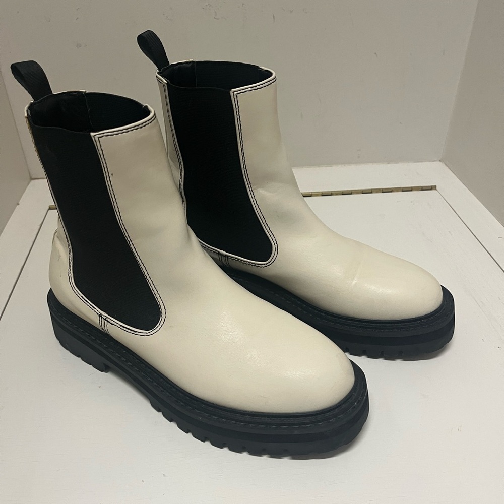 Bellini Women's Cream and Black Ankle Boots
